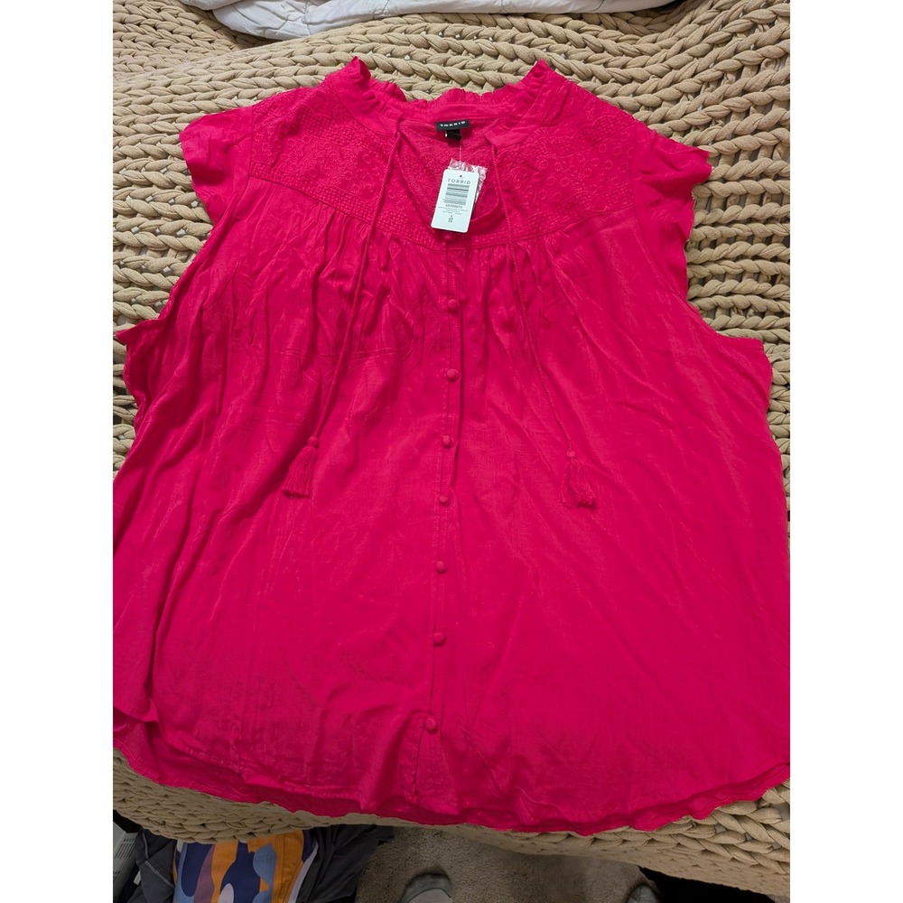 Torrid Womens 4X Pink Peacock Rayon Slub Crochet Tie Front Top 40350073 NEW